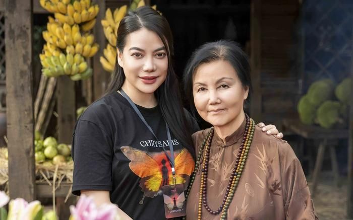 Trương Ngọc Ánh trong lễ khai máy phim Chiếc kén.