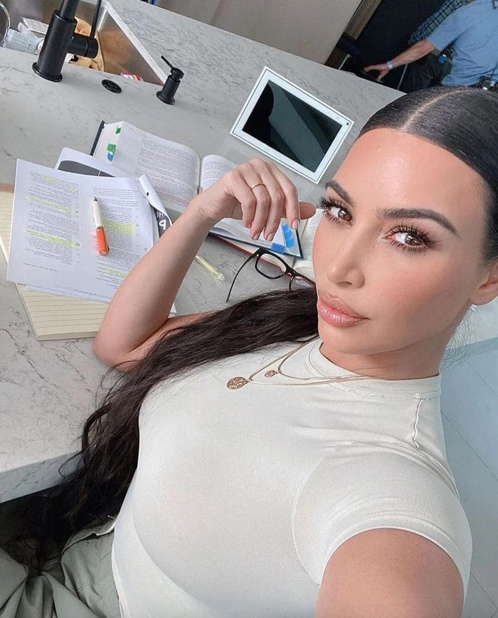 Kim Kardashian chỉ trích ChatGPT cho câu hỏi sai khiến cô trượt đề thi luật. Ảnh: @kimkardashian.