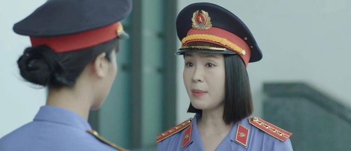 Diễn viên Hồng Diễm vào vai Bùi Hằng Thu - Phó Viện trưởng Viện Kiểm sát tỉnh. Ảnh: VFC