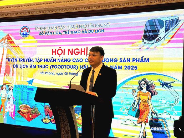 Ông Trần Văn Ngọc, Phó Giám đốc Sở Văn hóa Thể thao và Du lịch Hải Phòng phát biểu khai mạc Hội nghị.