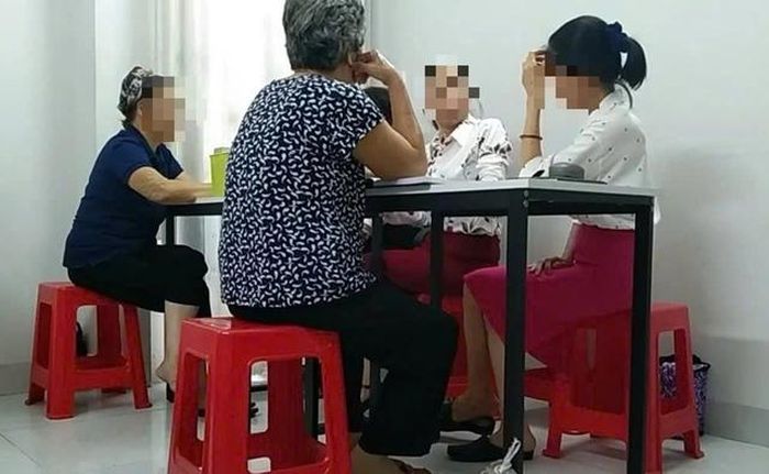  Những nạn nhân "đi trước" (mặc đồ công sở) trở thành công cụ tuyển nạn nhân tiếp theo (góc trái) cho tổ chức 