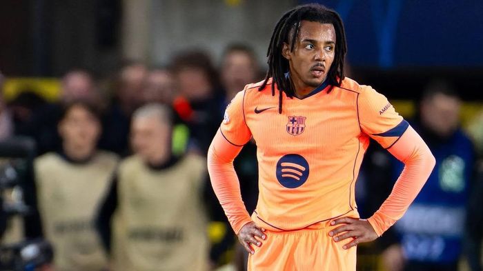 Nhưng Barcelona vẫn không thắng vì hàng thủ sai lầm
