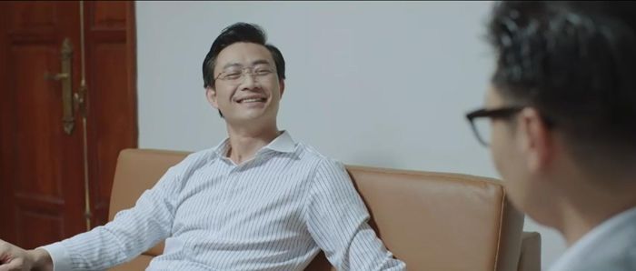 Những toan tính chính trị dần được hé lộ trong các cuộc họp.