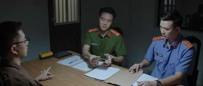 Thu đối mặt với áp lực từ công việc và những trăn trở trong cuộc sống cá nhân.