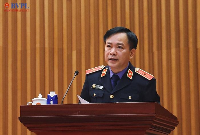  Đồng chí Nguyễn Như Hùng, Phó Bí thư chuyên trách Đảng ủy VKSND tối cao trình bày báo cáo tại Hội nghị.