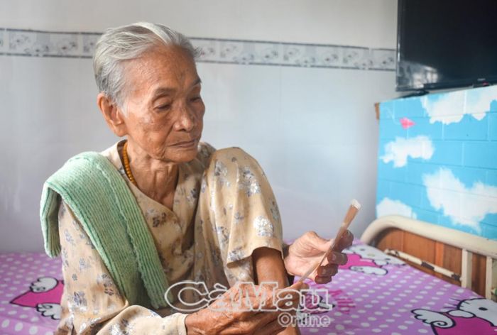 Mẹ VNAH Huỳnh Thị Sến 96 tuổi đời, 65 tuổi Đảng, có 2 con hy sinh trong kháng chiến chống Mỹ cứu nước.