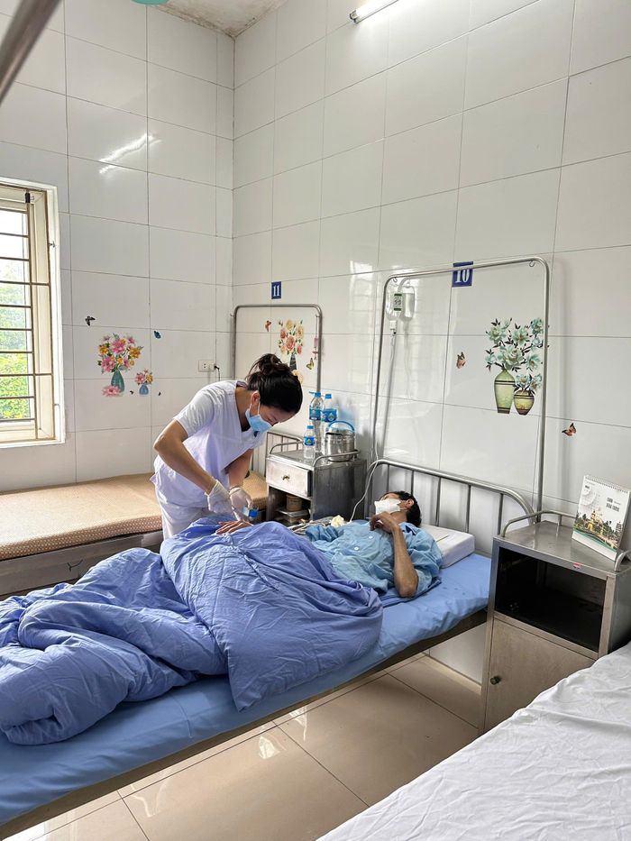 Gần 20 năm qua, điều dưỡng Lý Thị Thu chăm sóc bệnh nhân HIV/AIDS với tình thương và trách nhiệm dù luôn phải đối mặt với nguy cơ và áp lực...