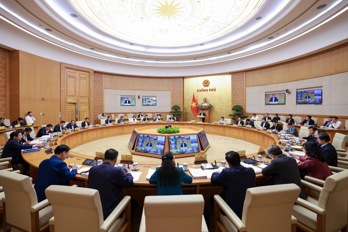 Tại phiên họp, các đại biểu tập trung thảo luận, cho ý kiến về chủ đề chính là: Ổn định kinh tế vĩ mô, kiểm soát lạm phát, thúc đẩy tăng trưởng, bảo đảm các cân đối lớn của nền kinh tế và khắc phục hậu quả thiên tai, bão lũ.