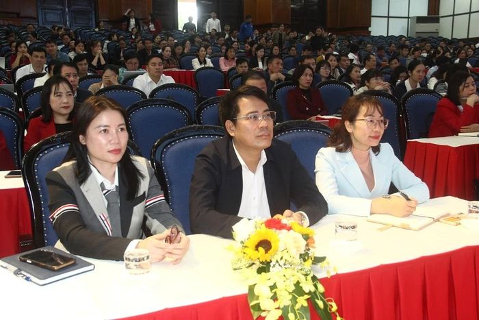 Các đại biểu dự hội nghị.