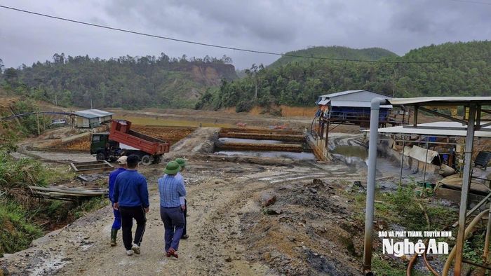 Khu vực thuộc mỏ thiếc của Công ty TNHH Thiếc Hà An, tại vị trí có các bể lắng nước. Ảnh: N.L