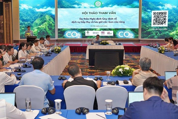 Hội thảo tham vấn dự thảo Nghị định quy định về dịch vụ hấp thụ và lưu giữ carbon của rừng. Ảnh: Báo Nông nghiệp và Môi trường