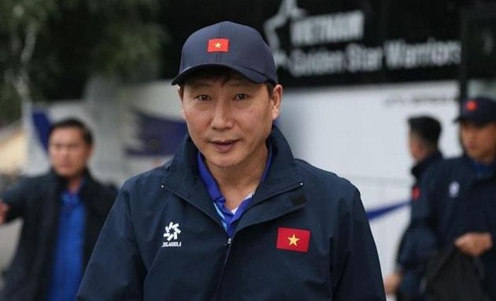 HLV Kim Sang Sik thận trọng với các cầu thủ Việt kiều.