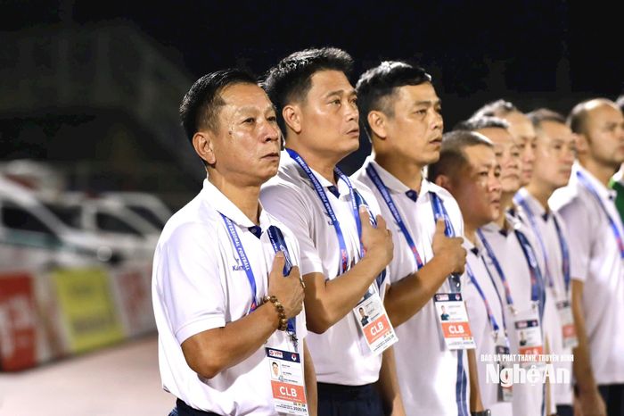HLV trưởng SLNA - ông Văn Sỹ Sơn. Ảnh: Chung Lê
