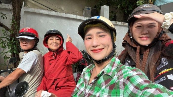 Gia đình luôn là chỗ dựa vững chắc cho Cát Tường trong suốt sự nghiệp và cuộc sống.