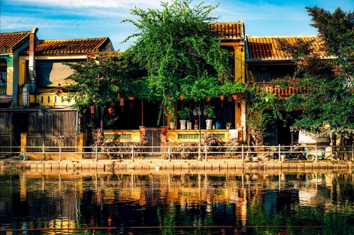 Phố cổ Hội An thanh bình sau những ngày ngập lụt. Ảnh: NGỌC HIẾU