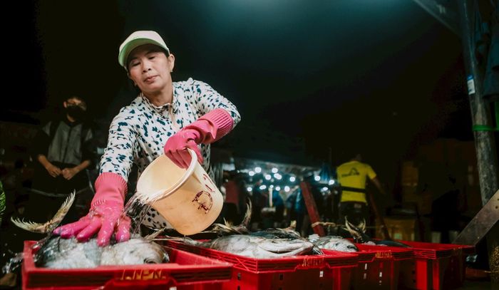 Tiểu thương tại chợ cá Thọ Quang. Ảnh: BẢO LÂM