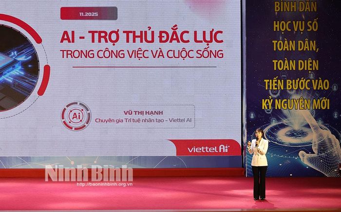 Chuyên gia thảo luận tại diễn đàn Bình dân học vụ số với AI.