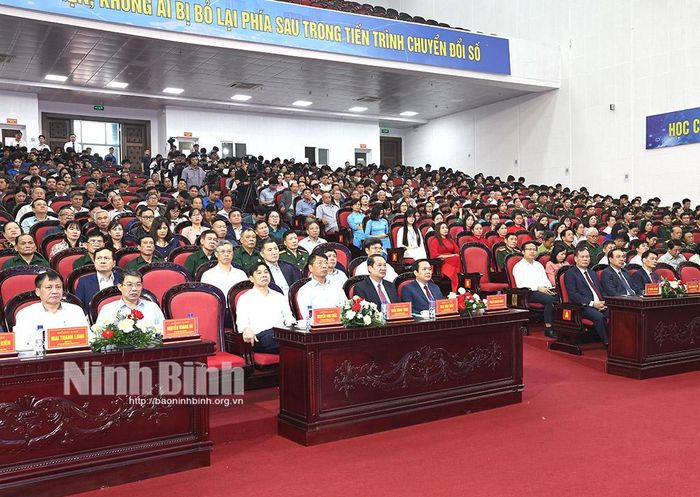 Các đại biểu dự lễ phát động.