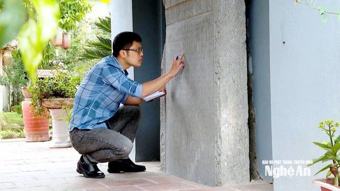 Anh Trần Mạnh Cường hiện là nghiên cứu viên của Trung tâm KHXH&amp;NV tỉnh Nghệ An. Ảnh: Lê Trang