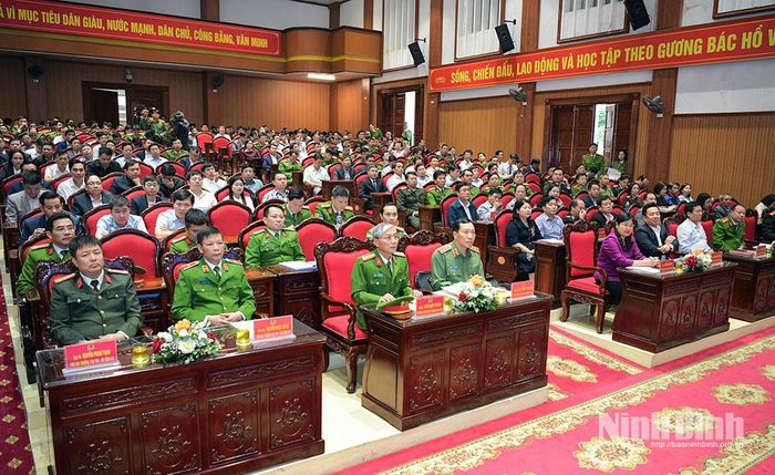 Các đại biểu dự hội nghị.
