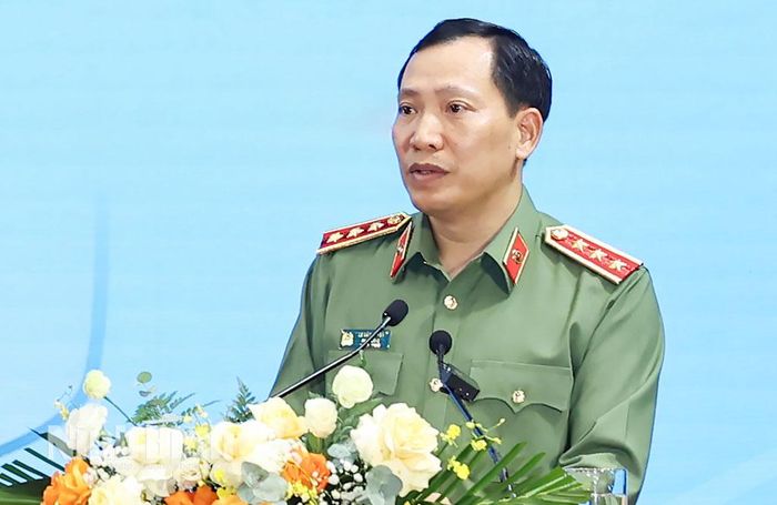 Đồng chí Thượng tướng Lê Văn Tuyến, Ủy viên Ban Thường vụ Đảng ủy Công an Trung ương, Thứ trưởng Bộ Công an phát biểu tại hội nghị.