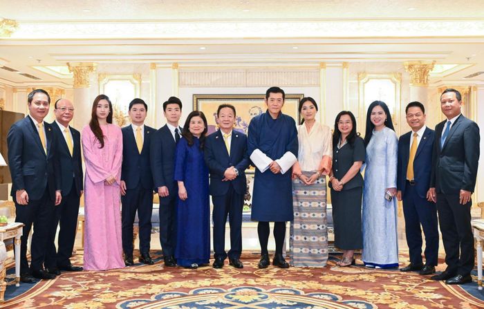 Quốc vương Bhutan Jigme Khesar Namgyel Wangchuck cùng Hoàng hậu trong chuyến thăm, làm việc tại Tập đoàn T&amp;T Group tháng 8/2025.
