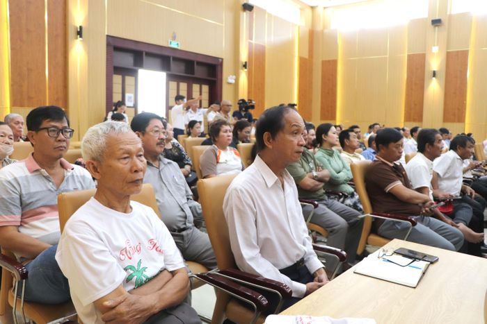 Đông đảo ngư dân tham dự phiên tòa giả định