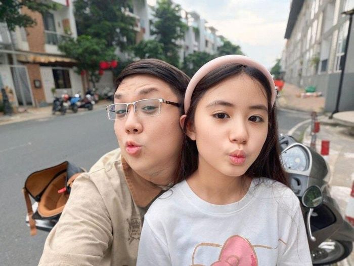 Nam diễn viên dành thời gian đưa con gái đi chơi mỗi tuần.
