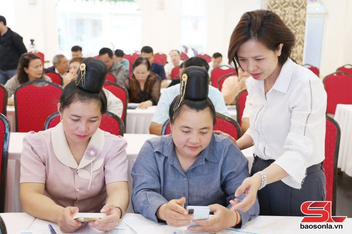 Thành viên các HTX tham gia tập huấn phần mềm chuyển đổi số.