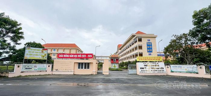 Trường Cao đẳng Kinh tế - Kỹ thuật Bạc Liêu, cơ sở đào tạo khang trang, xanh - sạch - đẹp. Ảnh: TRÚC LINH