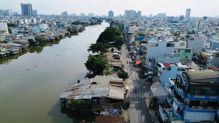  TP.HCM còn 398 tuyến sông, kênh, rạch chưa được chỉnh trang, với khoảng 39.600 căn nhà cần di dời. 