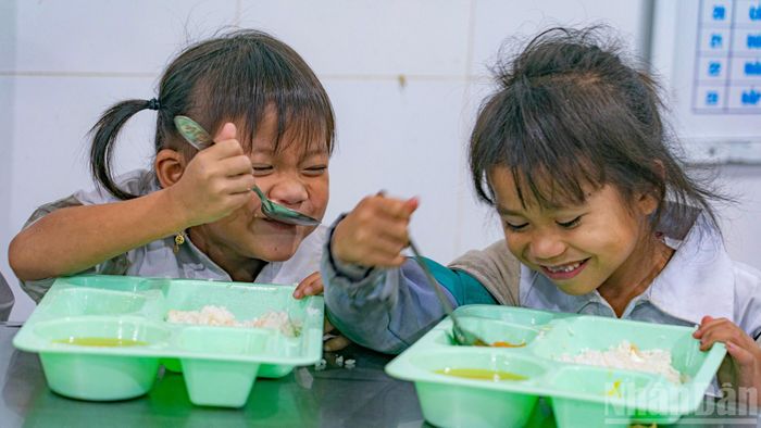  Những bữa cơm đầy đủ dinh dưỡng và vô cùng ngon miệng. 