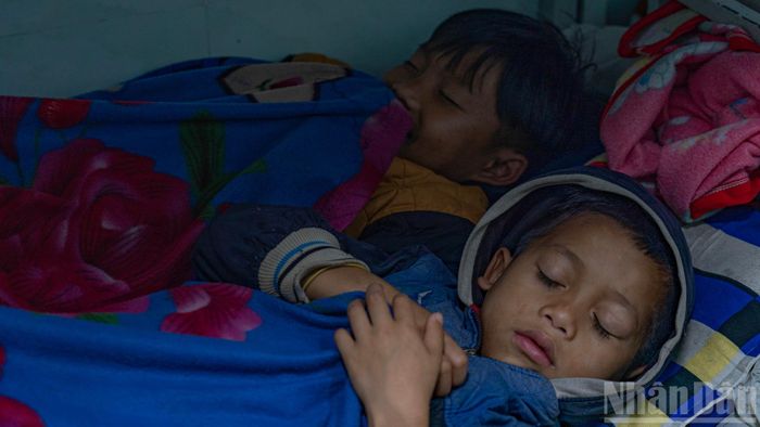  Khoảng 20 giờ 30 phút, các học sinh đều đã say giấc. 