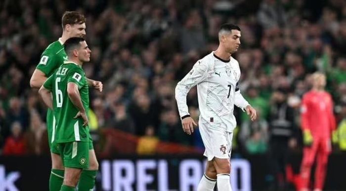 Ronaldo rời sân trong nỗi thất vọng.