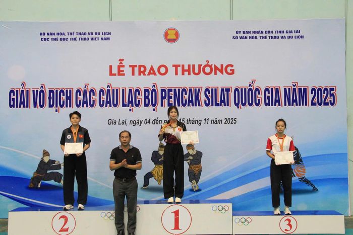 VĐV Lò Thị Luyến đoạt Huy chương Vàng hạng 58 kg. 