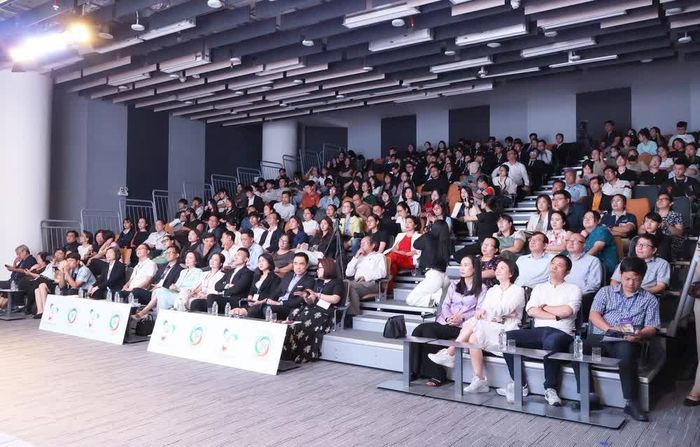 Hội thảo quy tụ đại diện các cơ quan quản lý, chuyên gia và nhiều bạn trẻ tham dự. Ảnh: Khánh Châu