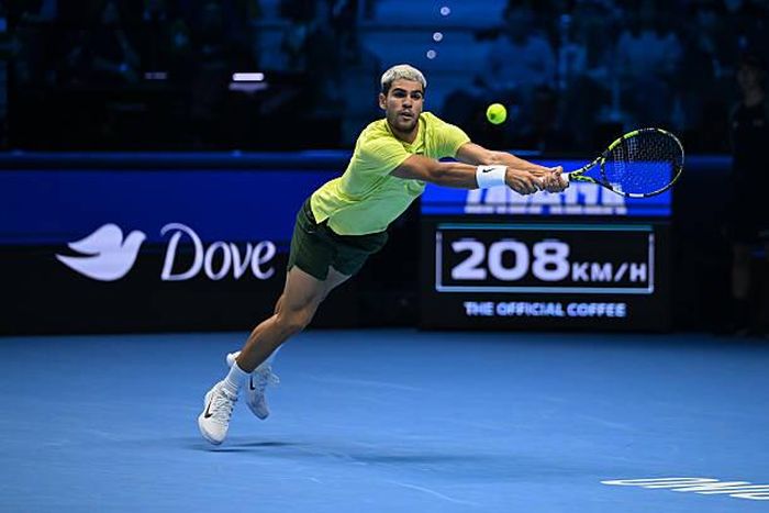 Carlos Alcaraz tiến vào chung kết Nitto ATP Finals 2025 để gặp Jannik Sinner
