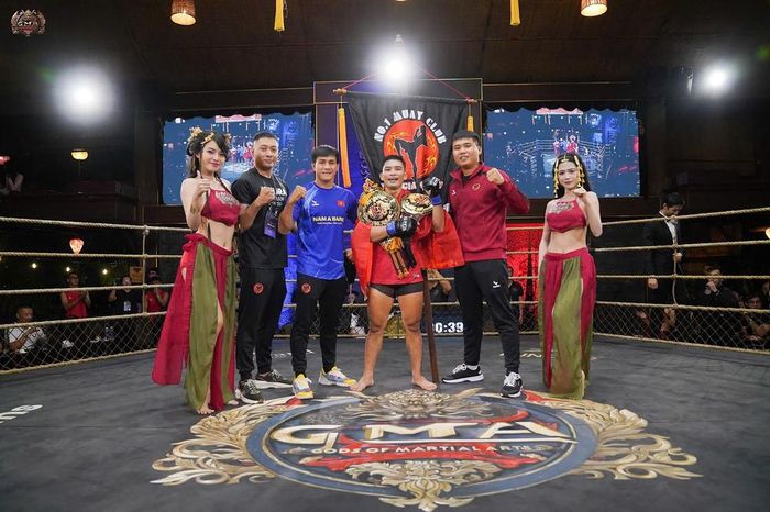 Nguyễn Trần Duy Nhất và học trò Mùi Trọng Vinh - Ảnh: GMA - Gods of Martial Arts