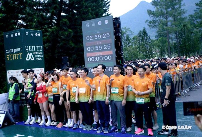 Các vận động viên trước giờ xuất phát - cự ly 5km.