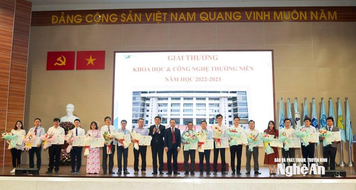 Công bố Giải thưởng Khoa học xuất sắc 2023 - Đại học Quốc gia TP. Hồ Chí Minh.