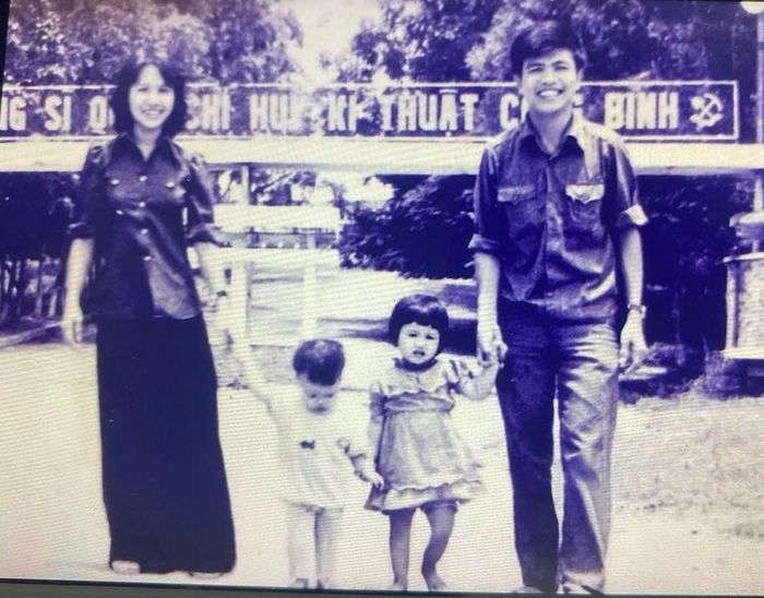 PGS.TS Phạm Vũ Hồng Sơn và gia đình thời thơ ấu.