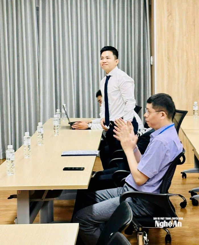 Hồng Sơn tại Hội nghị khoa học - Trường Đại học Bách khoa, đại học Quốc gia TP. Hồ Chí Minh.