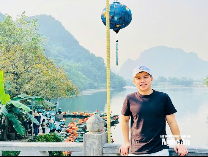 PGS.TS Phạm Vũ Hồng Sơn trong chuyến khám phá vẻ đẹp Bắc Bộ.