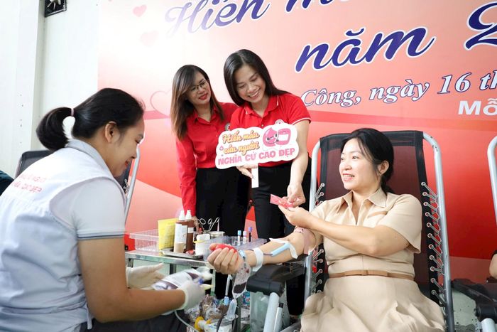 Quy trình hiến máu được tổ chức bài bản, an toàn, chu đáo. Ảnh: PV