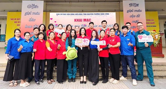 Ngày hội hiến máu tình nguyện nhận được sự hưởng ứng nhiệt tình của đông đảo các tầng lớp nhân dân. Ảnh: PV