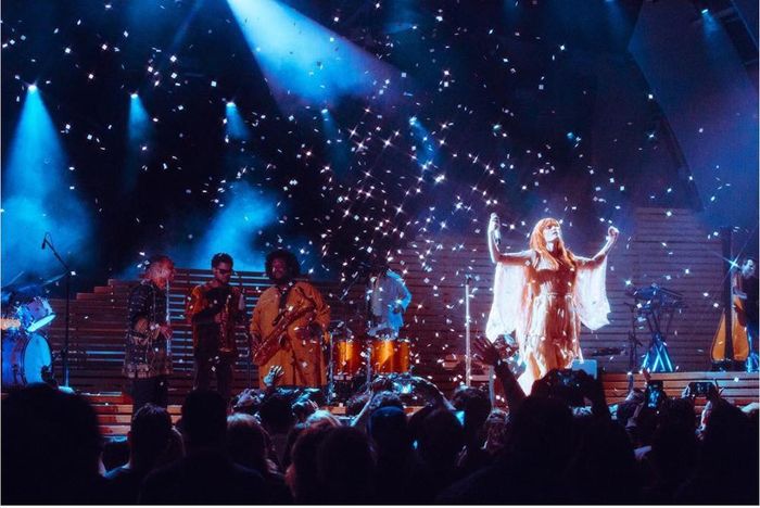 “Everybody Scream” là album đặc biệt cá nhân với giọng ca chính Florence Welch