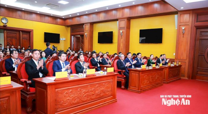 Các đồng chí lãnh đạo Ban Tổ chức Trung ương, tỉnh Nghệ An, tỉnh Quảng Trị dự Lễ công bố. Ảnh: Thành Duy