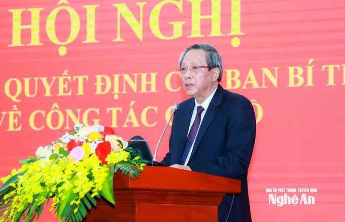 Đồng chí Hoàng Đăng Quang - Ủy viên Ban Chấp hành Trung ương Đảng, Phó Trưởng ban Thường trực Ban Tổ chức Trung ương phát biểu giao nhiệm vụ. Ảnh: Thành Duy
