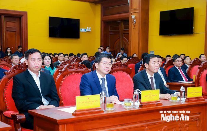 Các đồng chí trong Thường trực Tỉnh ủy Quảng Trị tại Lễ công bố. Ảnh: Thành Duy