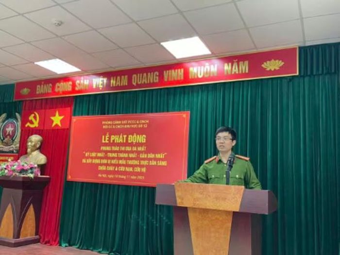 Đại diện Phòng Cảnh sát PCCC và CNCH - Công an thành phố phát biểu ý kiến tại hội nghị